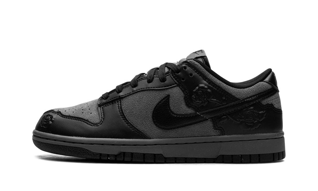 Dunk Low WMNS "Black Roses" Keesef