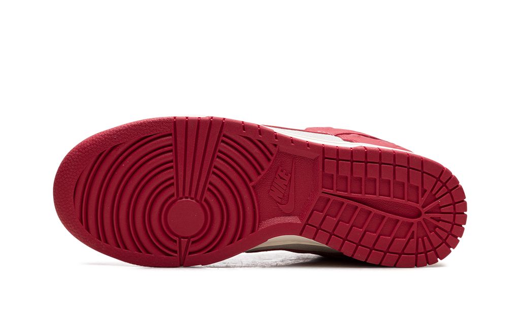 Dunk Low WMNS "Red Roses" Keesef 