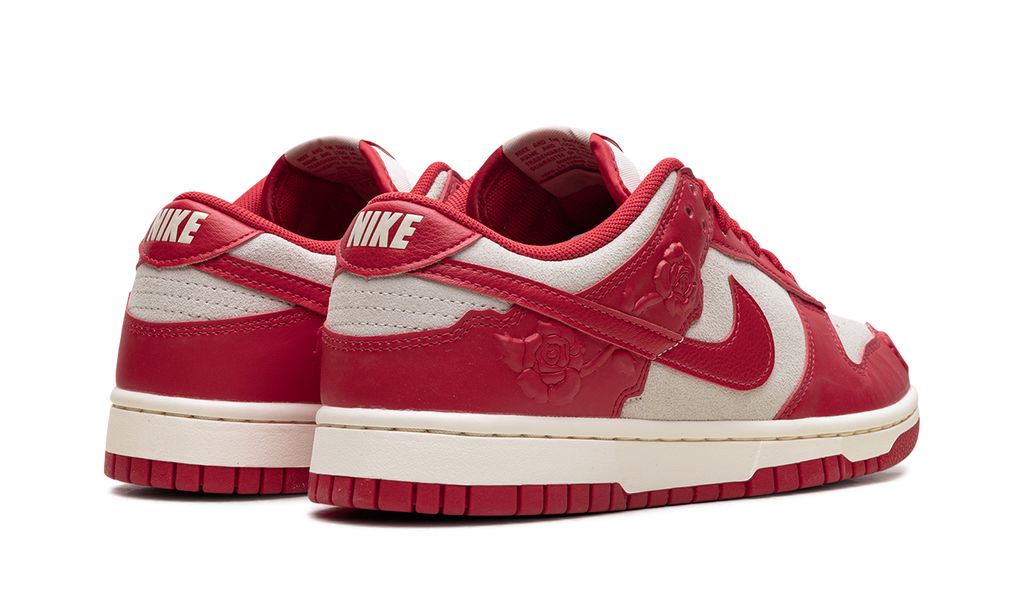 Dunk Low WMNS "Red Roses" Keesef 