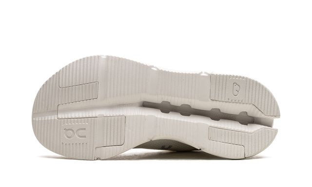On Running Cloudnova Undyed-White Keesef