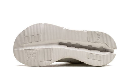 On Running Cloudnova Undyed-White Keesef